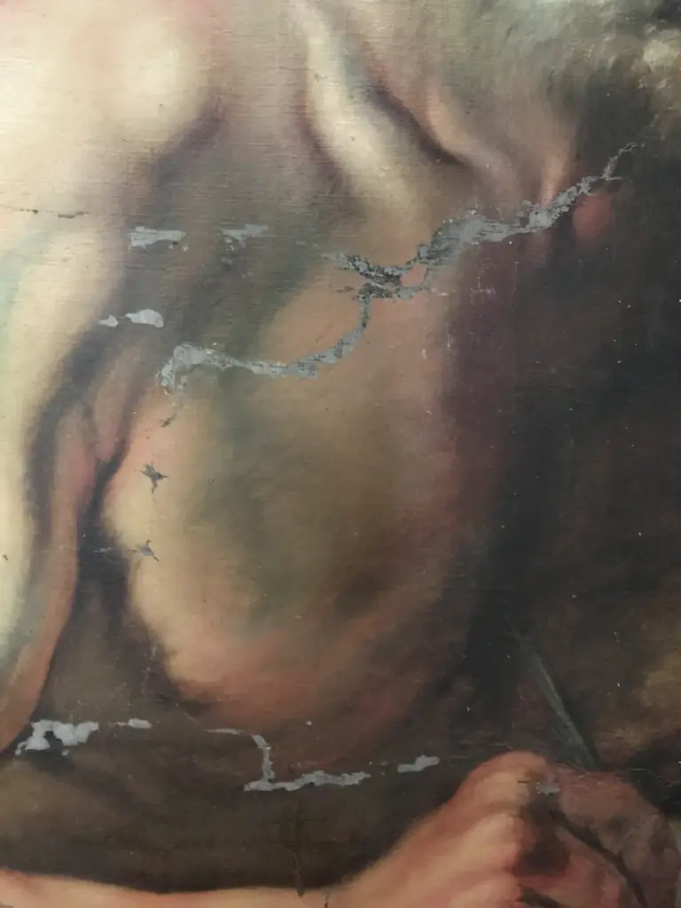 Óleo antiguo, figura de anciano con libro — detalle del craquelado · restauración de cuadros