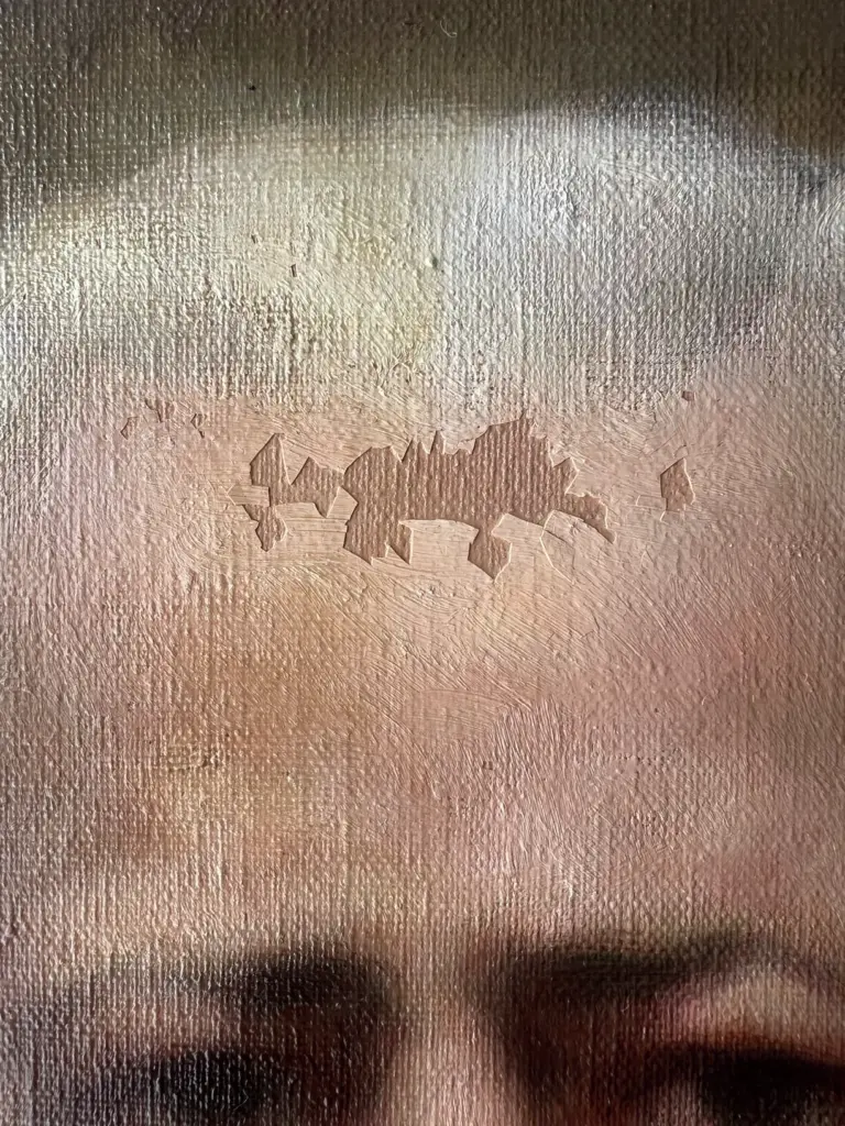 Retrato de caballero al óleo — detalle de pérdida de pintura · restauración de cuadros