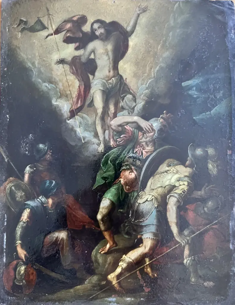 Óleo sobre cobre de la Resurrección de Cristo antes de la restauración: Cristo con estandarte sobre nubes y cinco soldados con armadura en la mitad inferior, con suciedad en toda la superficie y desgaste en los bordes.